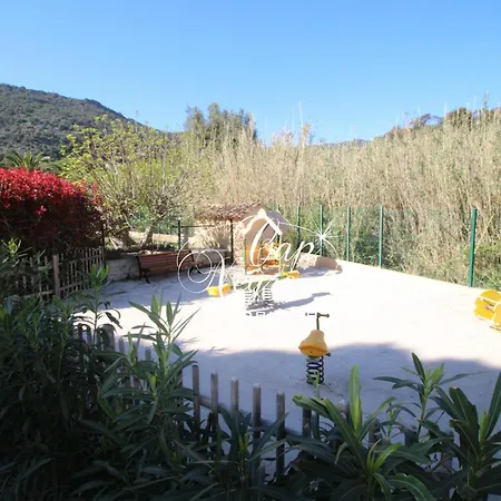Classe 2 Etoiles Avec Terrasse A 50m De La De Pramousquier *