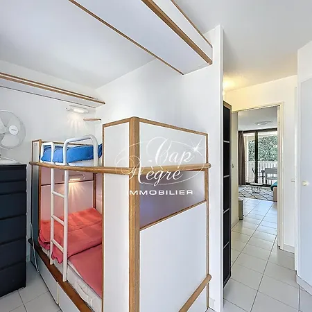 Classe 2 Etoiles Avec Terrasse A 50m De La De Pramousquier
