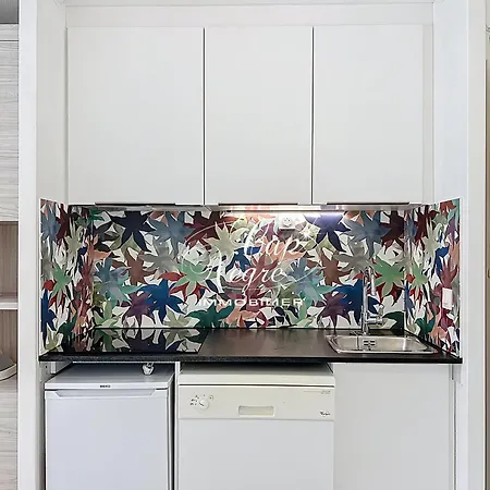 Classe 2 Etoiles Avec Terrasse A 50m De La De Pramousquier דירה