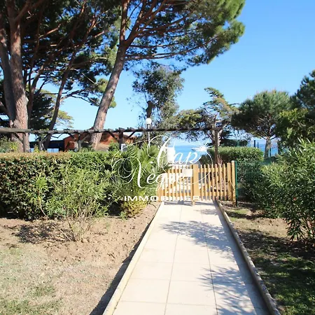 Classe 2 Etoiles Avec Terrasse A 50m De La De Pramousquier דירה