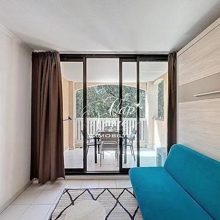 Classe 2 Etoiles Avec Terrasse A 50m De La De Pramousquier דירה *